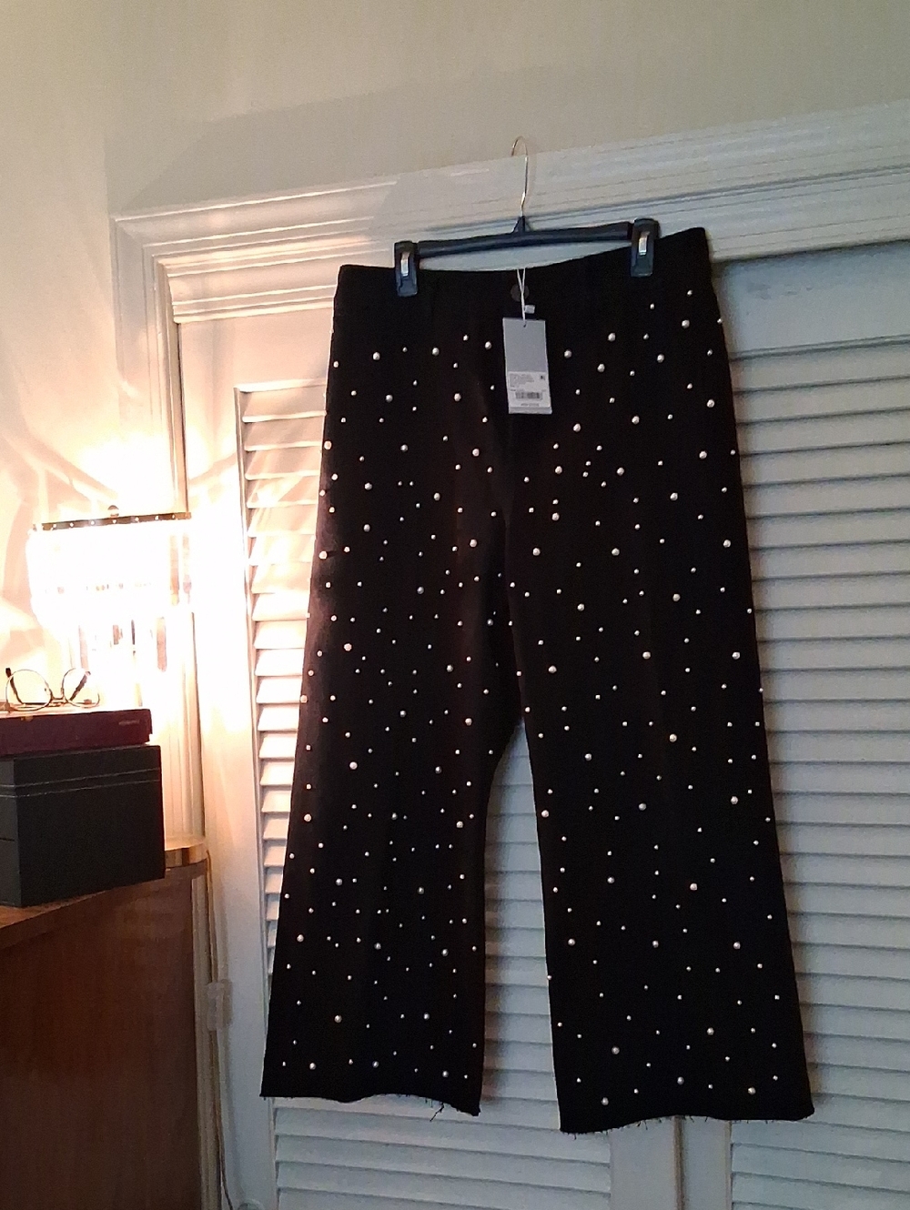 NWT - ANTONIO MELANI Black Cropped Jeans with Pearl Stud Embellishment